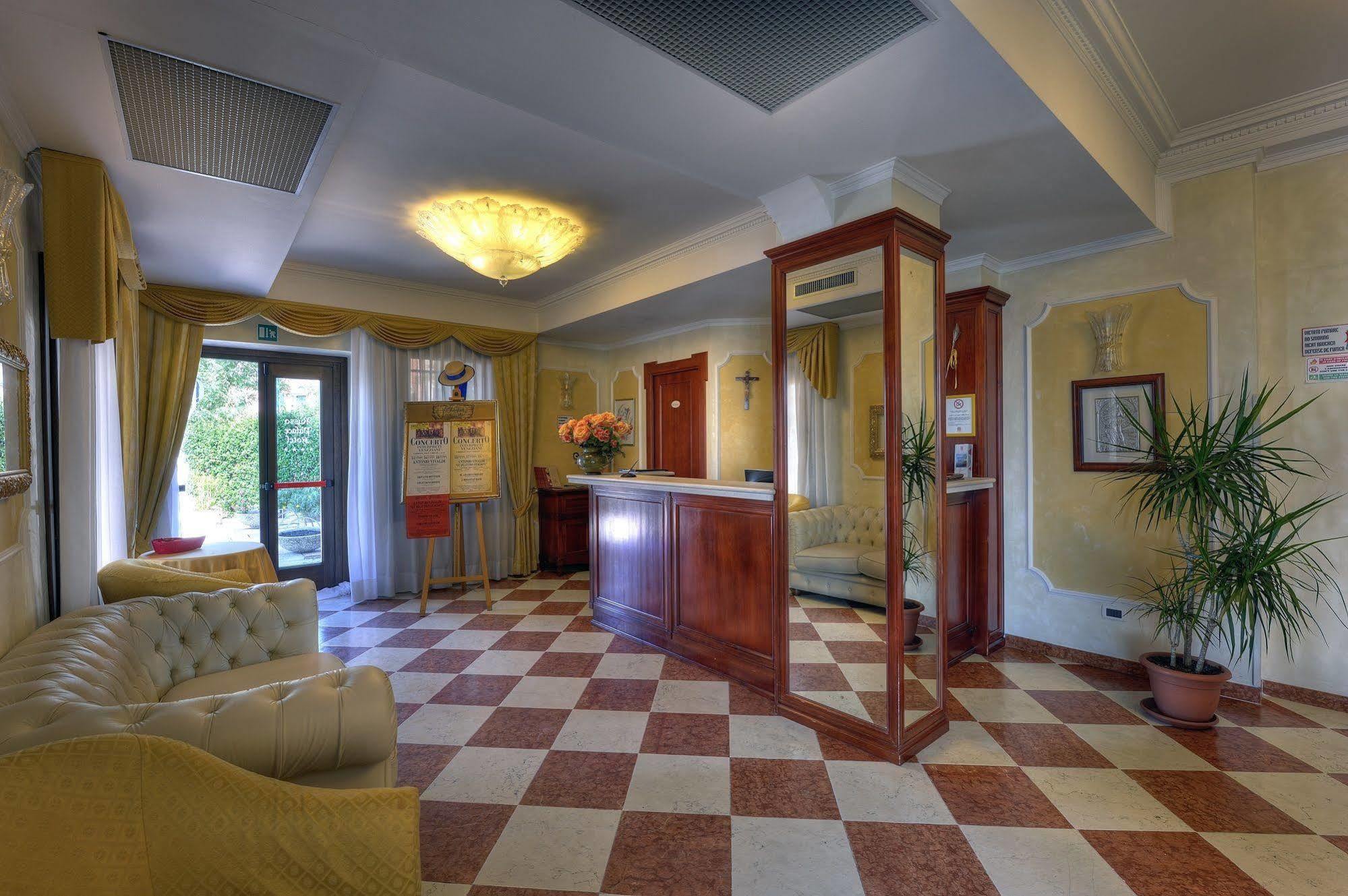 Hotel Russo Palace Lido di Venezia Beltér fotó