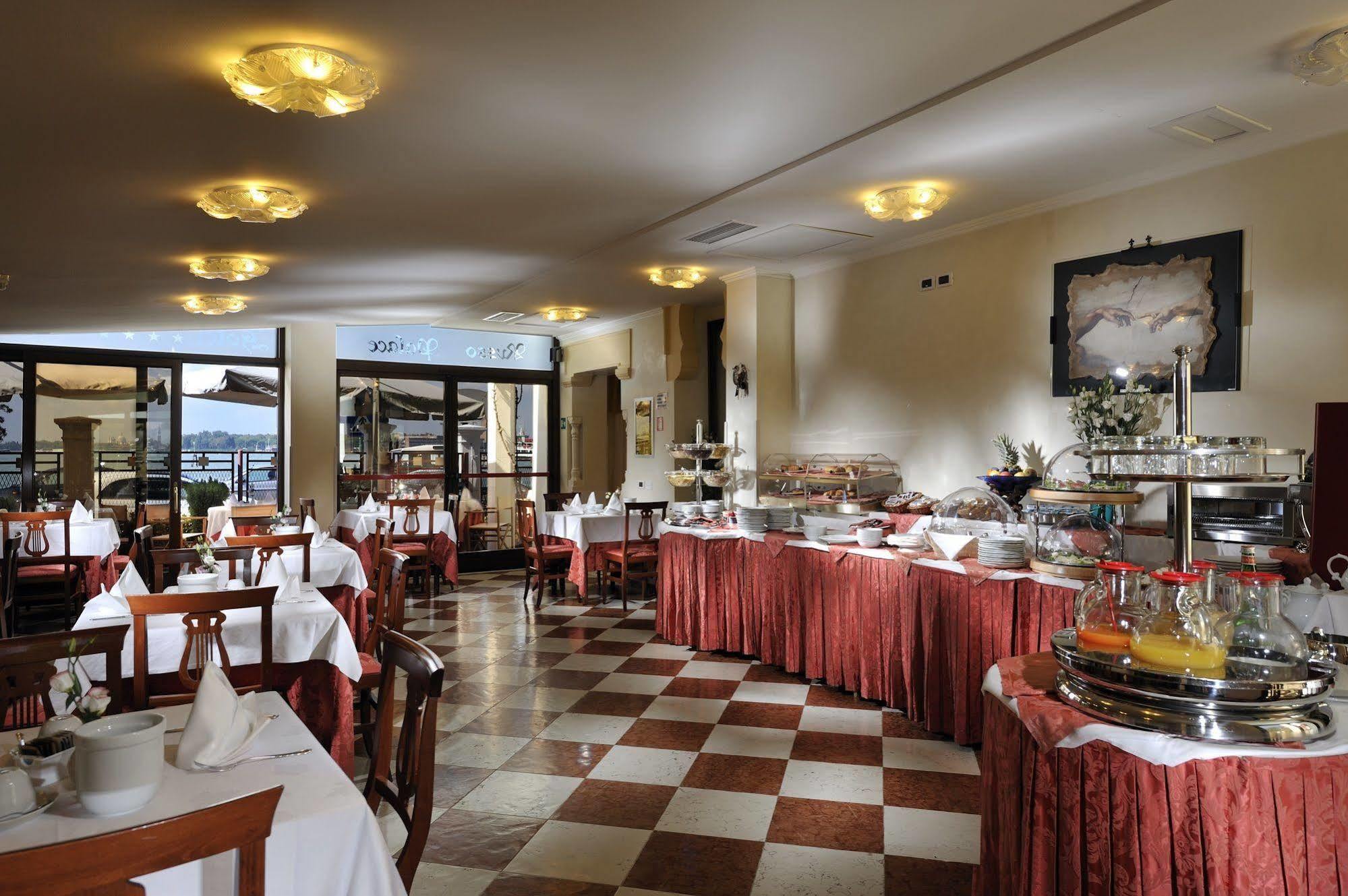 Hotel Russo Palace Lido di Venezia Kültér fotó