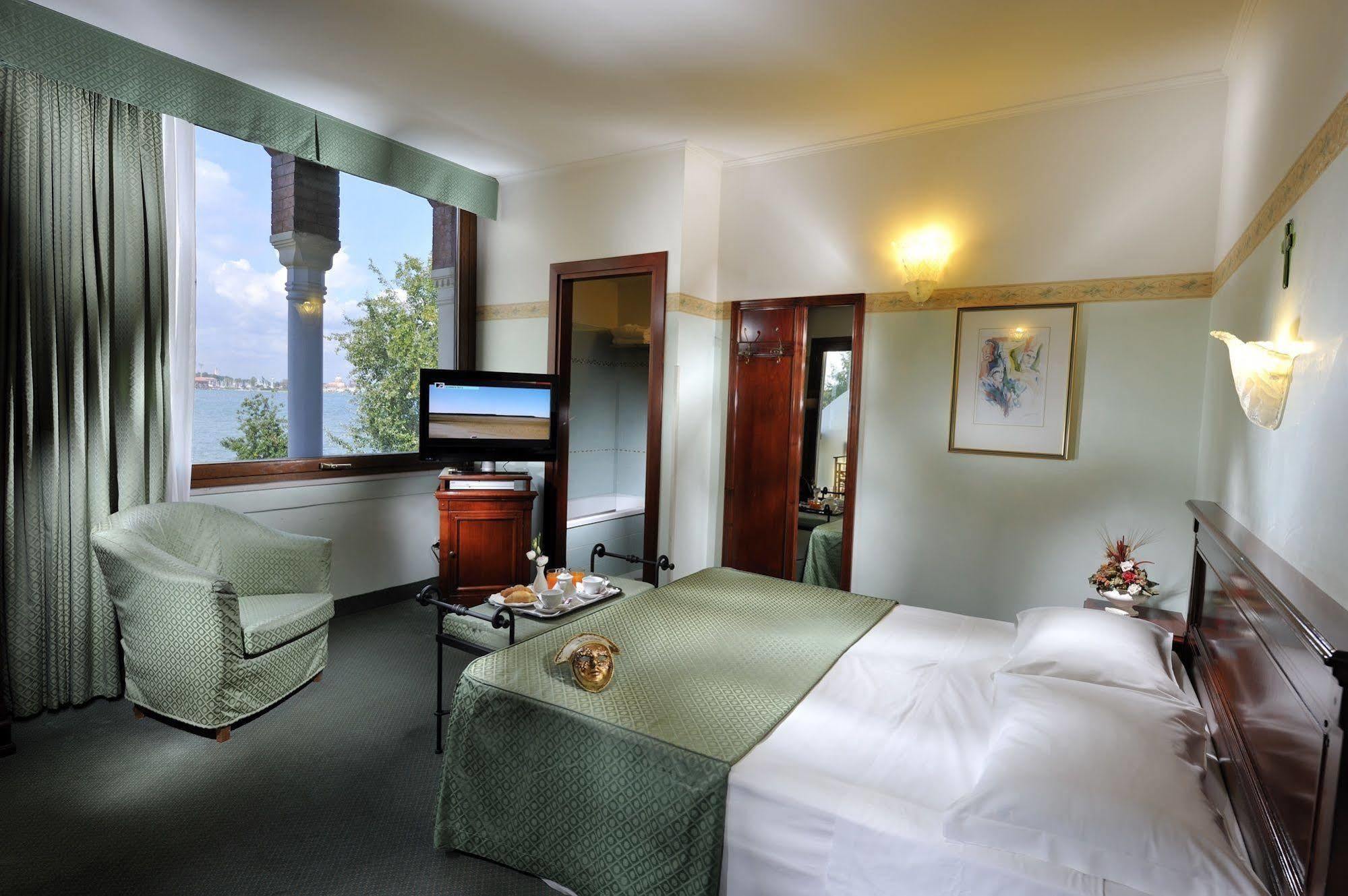 Hotel Russo Palace Lido di Venezia Szoba fotó
