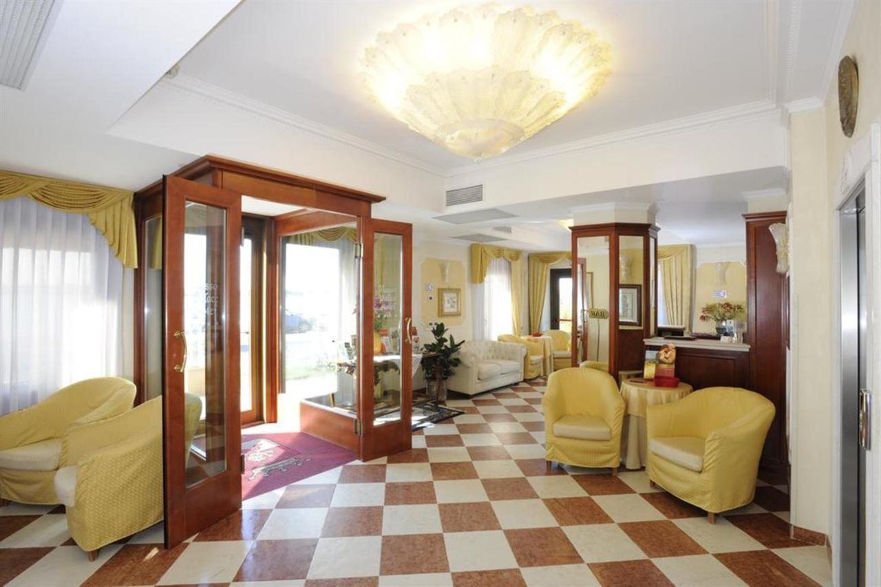 Hotel Russo Palace Lido di Venezia Kültér fotó